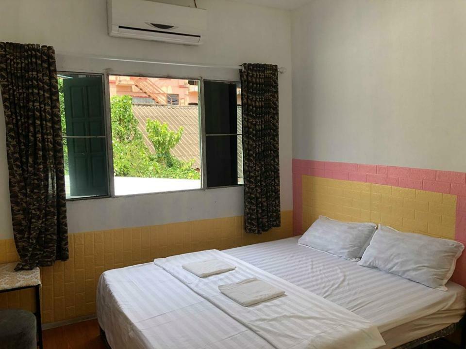 Army Barracks Guesthouse Vang Vieng Exterior foto